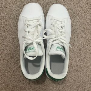 adidas advantage tennis shoe